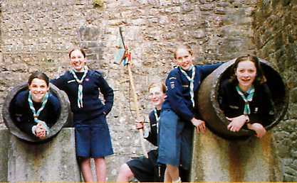 le Cerf del 2 Vésinet in explò a Mont Saint-Michel, foto su "Scout d'Europe", n.203 - 2002